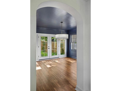 Welcome to this Beautifully Renovated 1930s White Brick Bungalow - photo 13