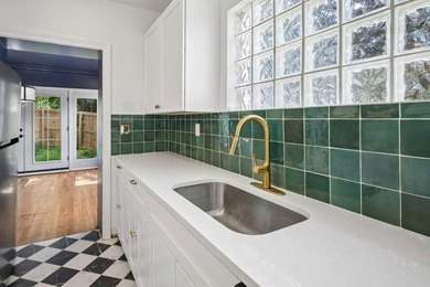 Welcome to this Beautifully Renovated 1930s White Brick Bungalow - photo 14