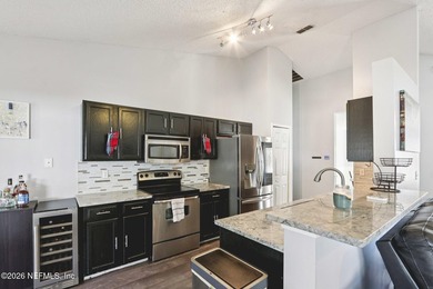 LOCATION LOCATION LOCATION. Located close to beaches, downtown - photo 15