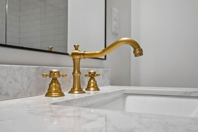 Welcome to this Beautifully Renovated 1930s White Brick Bungalow - photo 18