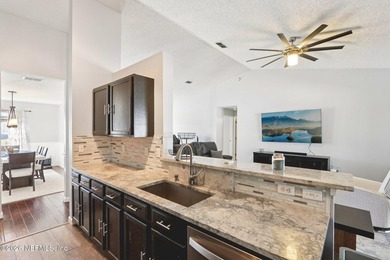 LOCATION LOCATION LOCATION. Located close to beaches, downtown - photo 18