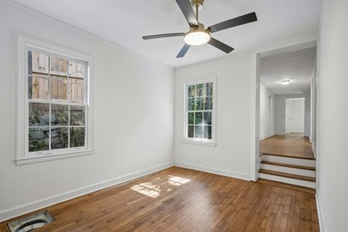 Welcome to this Beautifully Renovated 1930s White Brick Bungalow - photo 19