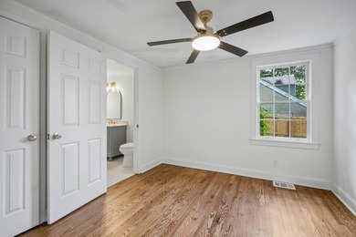 Welcome to this Beautifully Renovated 1930s White Brick Bungalow - photo 21