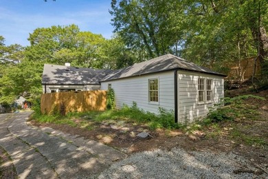 Welcome to this Beautifully Renovated 1930s White Brick Bungalow - photo 28