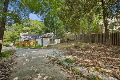 Welcome to this Beautifully Renovated 1930s White Brick Bungalow - photo 29