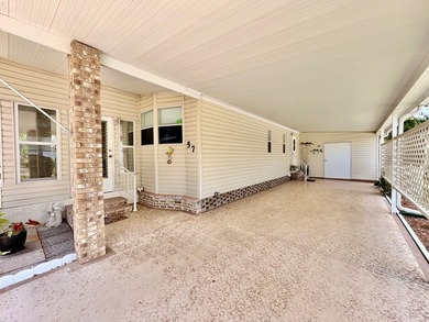 Beautifully maintained and move-in ready, this turnkey 2 bedroom - photo 4