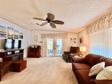 Beautifully maintained and move-in ready, this turnkey 2 bedroom - photo 7