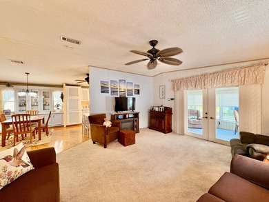 Beautifully maintained and move-in ready, this turnkey 2 bedroom - photo 10