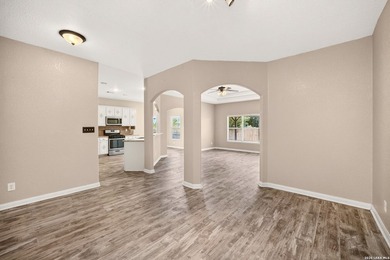 Beautifully maintained 3-bedroom, 2.5-bath home with 1,631 sq ft - photo 7