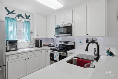 Centrally located in the heart of Gulf Shores, Lakewood Villas - photo 8