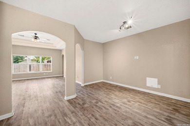 Beautifully maintained 3-bedroom, 2.5-bath home with 1,631 sq ft - photo 8