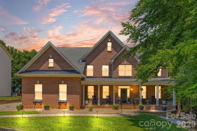 This exceptional Lake Norman home has beautiful updates and - photo 2