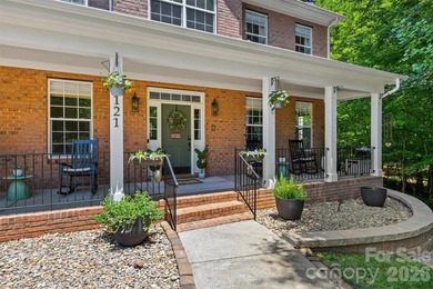 This exceptional Lake Norman home has beautiful updates and - photo 4