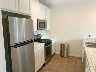 Gorgeous Top floor 2 bedrooms/2 baths, and a great open floor - photo 6
