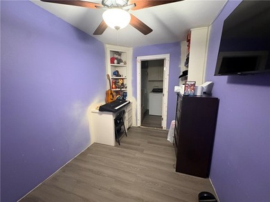 Welcome home to this inviting 3-bedroom, 2-bath residence - photo 18