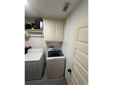 Welcome home to this inviting 3-bedroom, 2-bath residence - photo 19