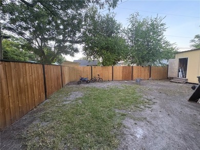 Welcome home to this inviting 3-bedroom, 2-bath residence - photo 20