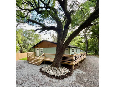 Located in beautiful West Ashley - quiet dead end street. Plenty - photo 1
