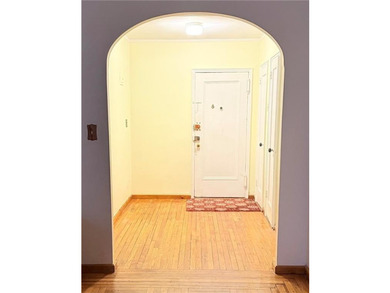 Huge 900 sq.ft. 1-Bedroom co-op in the heart of Midwood! This - photo 3