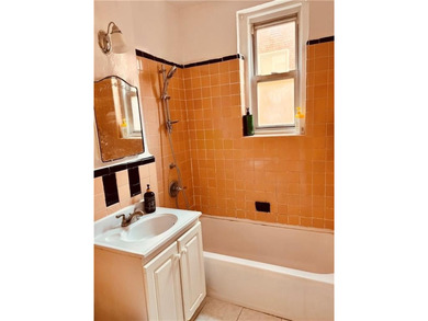 Huge 900 sq.ft. 1-Bedroom co-op in the heart of Midwood! This - photo 9