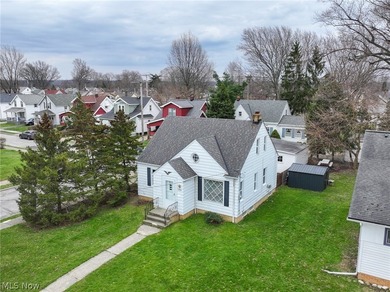 Completely renovated inside and out, this charming cape cod - photo 3