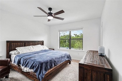 End-unit townhome with OVER $24,500 IN BUILDER UPGRADES. Custom - photo 15