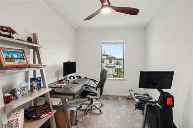 End-unit townhome with OVER $24,500 IN BUILDER UPGRADES. Custom - photo 18