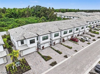 End-unit townhome with OVER $24,500 IN BUILDER UPGRADES. Custom - photo 25