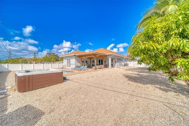 This exquisite property, constructed in 2018, offers the perfect - photo 7