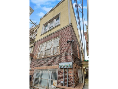 3 family brick home. 2249 SQFT of living space. A great - photo 2