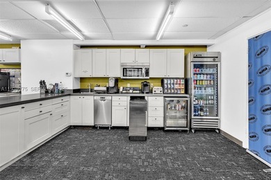 Solid Investment - South Beach Office Space Fully Equipped & - photo 25