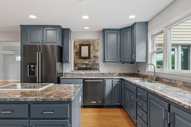 Rare opportunity on the Mississippi River! Set on a beautiful - photo 2