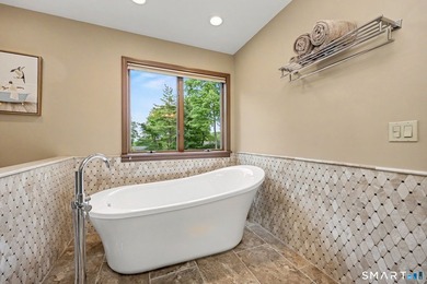 Nestled in a prestigious cul-de-sac in southern New Fairfield - photo 13