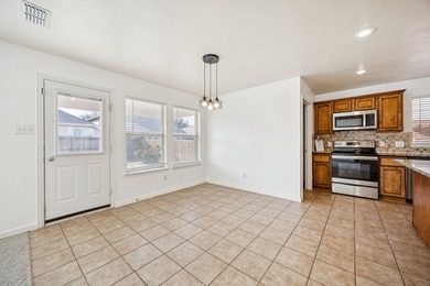 NEW ROOF, NEW CARPET, NEW PAINT. Looking for extra space and a - photo 6