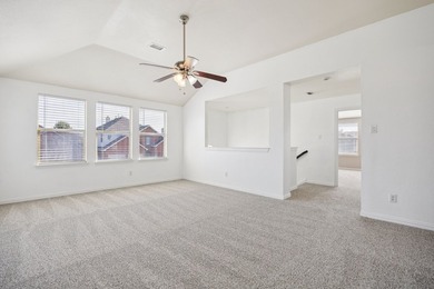 NEW ROOF, NEW CARPET, NEW PAINT. Looking for extra space and a - photo 9
