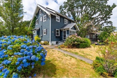 Perched above the Willamette River, this timeless Craftsman - photo 3