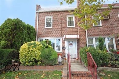Welcome to this spacious and versatile brick 3-bedroom duplex - photo 2