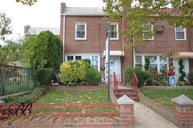 Welcome to this spacious and versatile brick 3-bedroom duplex - photo 3