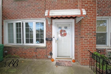 Welcome to this spacious and versatile brick 3-bedroom duplex - photo 4