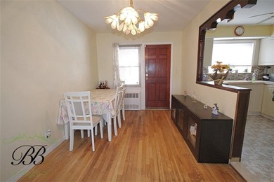 Welcome to this spacious and versatile brick 3-bedroom duplex - photo 9