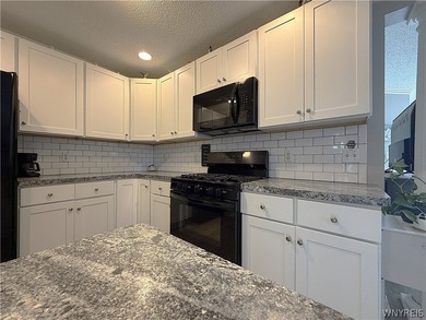 Welcome home to this beautifully maintained, move-in ready - photo 6