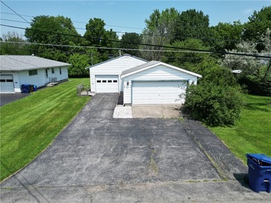 Welcome to this charming 3-bedroom, 1-bath ranch, perfectly - photo 2