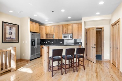 Unit 10 - Expansive Living with Golf Course Views With 2,410 sq - photo 8