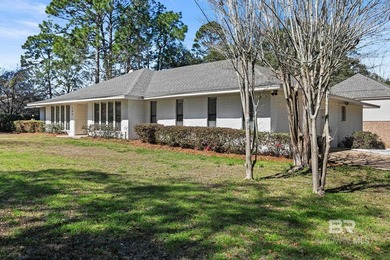 Welcome to 100 Dewitt Circle in the highly desirable Lake Forest - photo 1