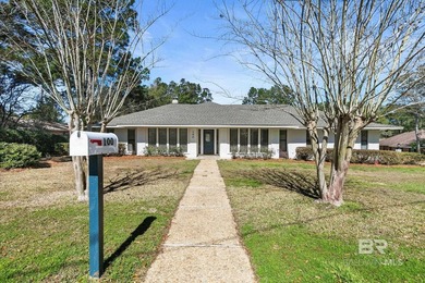 Welcome to 100 Dewitt Circle in the highly desirable Lake Forest - photo 2