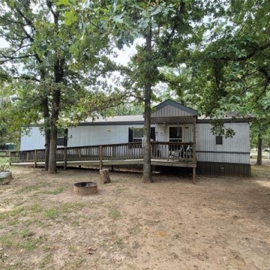 NEAT CLEAN MOBILE ON CORNER LOT LESS THAN A MILE TO LAKE - Lake Home For Sale in Eufaula, Oklahoma