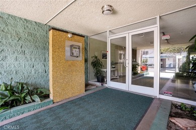 Experience Long Beach living in this sun-drenched, top-floor - photo 6