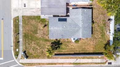 Welcome to Gulf Gate Manor, one of Sarasota's most desirable and - photo 4