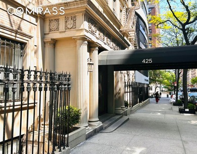 A true rarity! A Junior Four in a pre-war building. This grand - photo 7