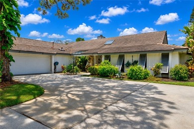 Timeless Florida charm meets golf course views in this 4BR/3BA - photo 3